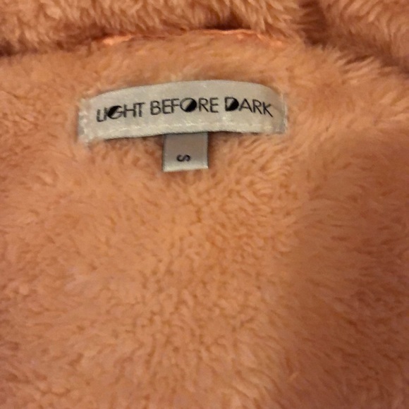 Pink fuzzy puffer jacket - Picture 5 of 9